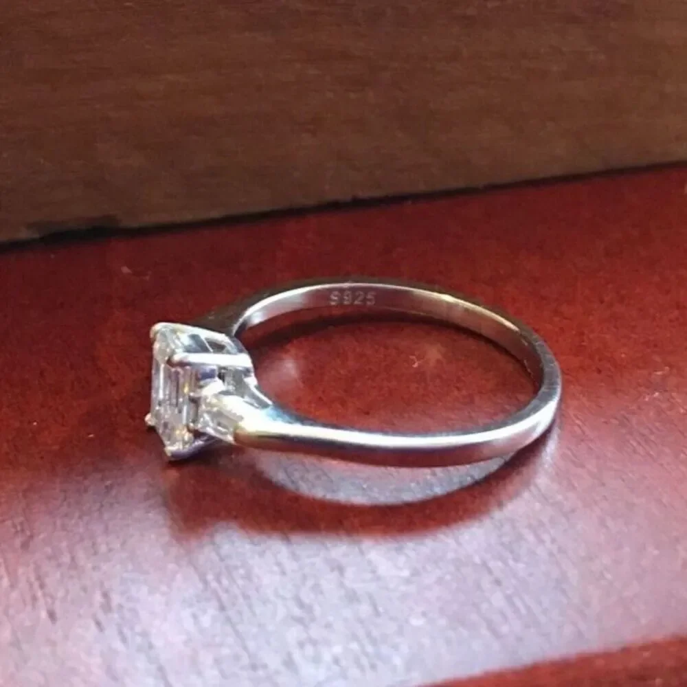 Sterling Silver Ring 18K White Gold Plated Cubic Zirconia Baguette Size 6.25 925